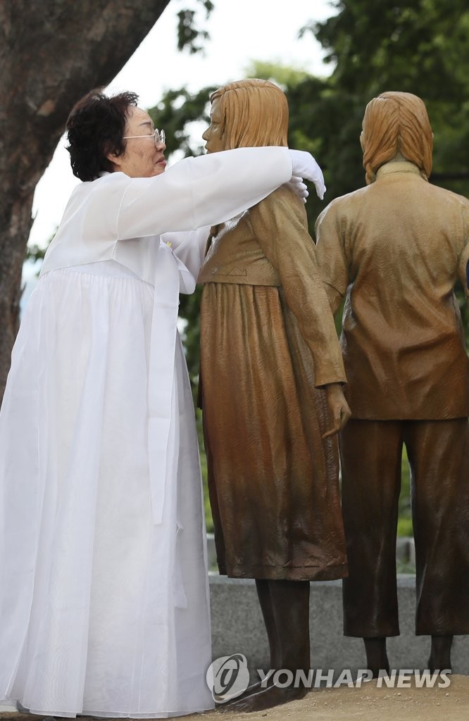 Comfort women statue Comfort women statue
