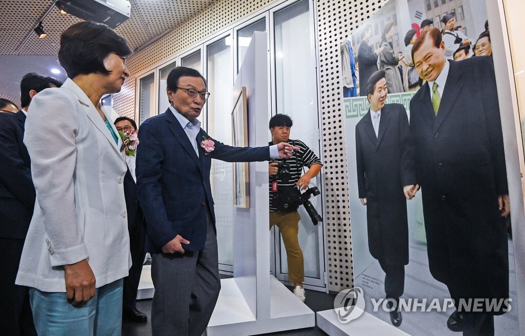 Photo exhibition on ex-presidents Photo exhibition on ex-presidents
