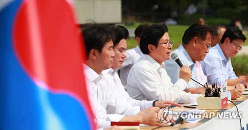 청와대 앞 안보대책회의 갖는 황교안 대표