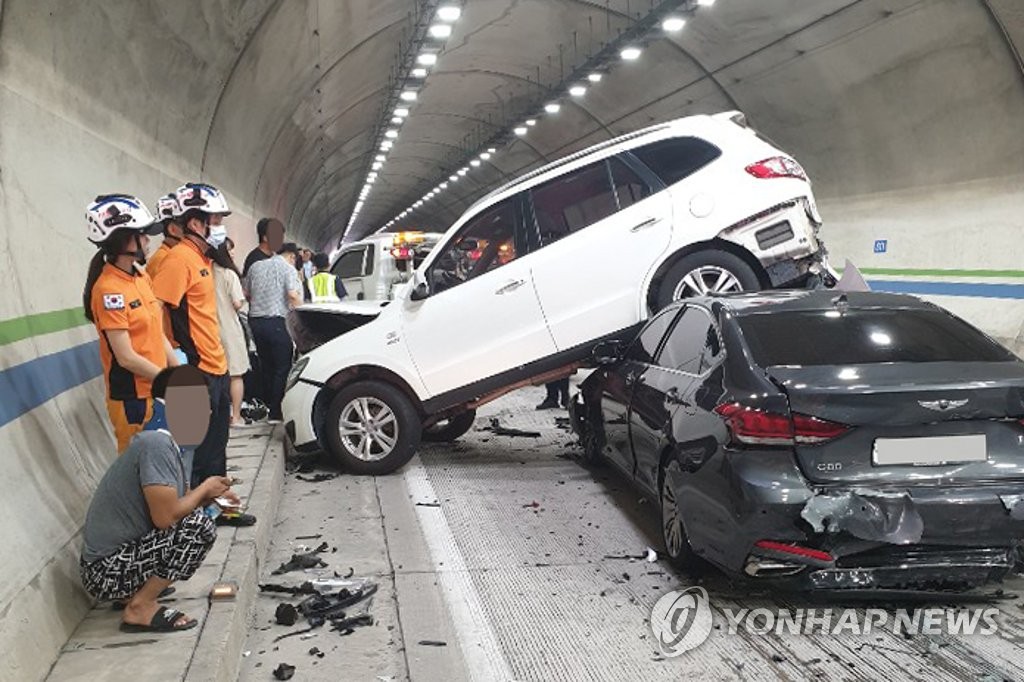 여수 취적터널 추돌 사고 현장