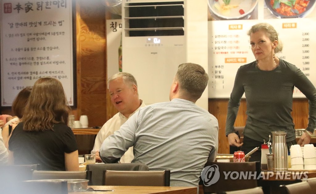 광화문 식당서 식사하는 비건