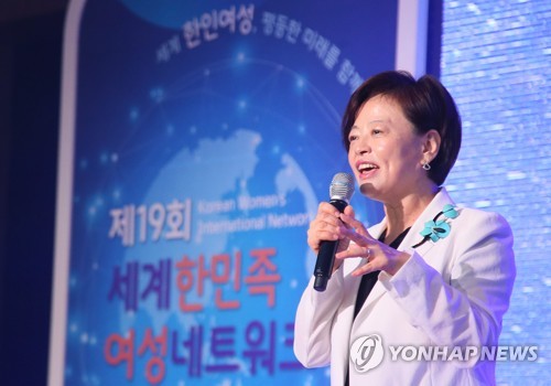 만찬사 하는 진선미 여성가족부 장관