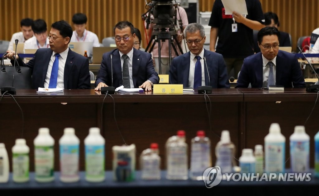 가습기살균제 청문회 참석한 옥시와 LG생활건강