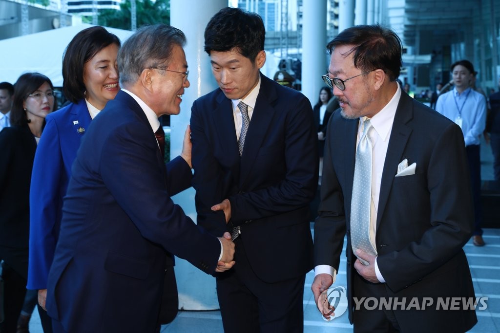 문 대통령과 박지성 브랜드K 홍보대사