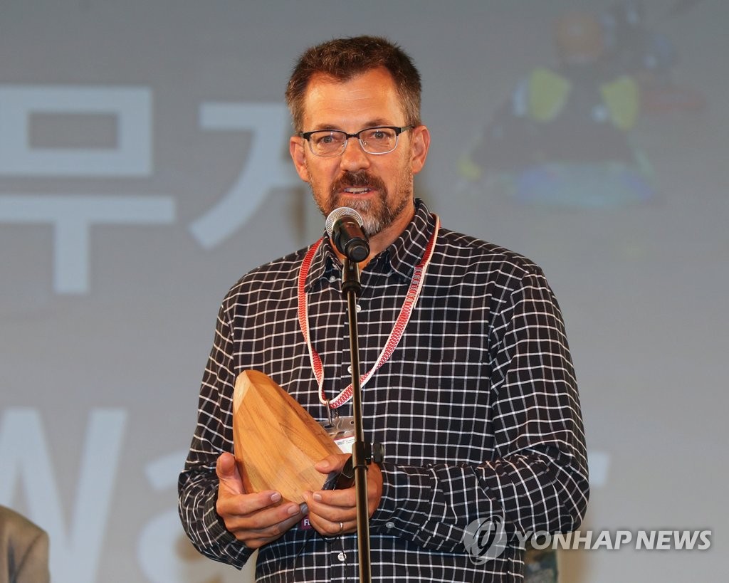 모험과 탐험 작품상 받은 '보이지 않는 물의 무게'