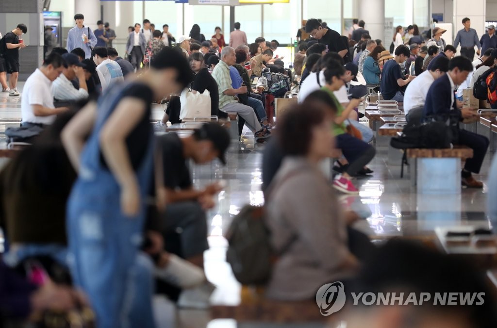 오전부터 북적이는 대전역