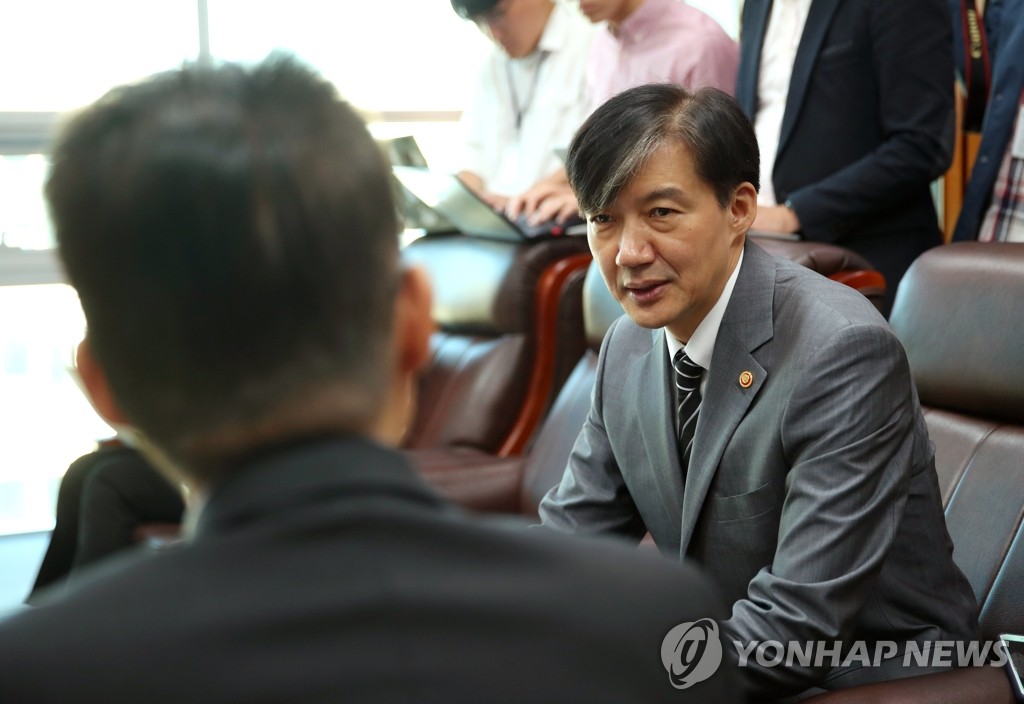 박지원 의원 예방하는 조국 장관