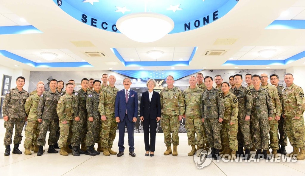 初訪問の在韓米軍基地で記念撮影 初訪問の在韓米軍基地で記念撮影