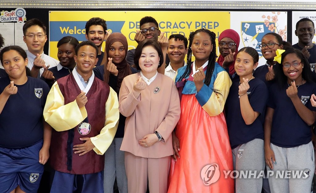 김정숙 여사, 뉴욕 데모크라시 프렙 고교 한국어 수강 학생들과