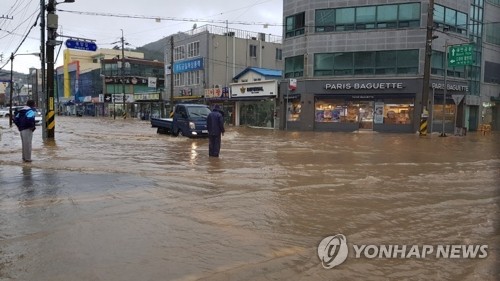 물바다 된 완도 도심