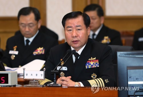 답변하는 심승섭 해군참모총장