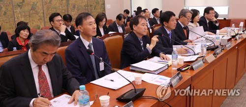 문체위 국감에서 질의 듣는 기관장들