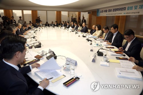 발언하는 홍남기 부총리