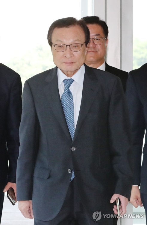 정치협상회의 들어서는 이해찬 대표