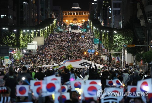 '제9차 사법적폐 청산을 위한 검찰 개혁 촛불 문화제' 모습