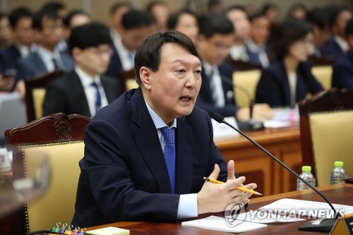 답변하는 윤석열 검찰총장