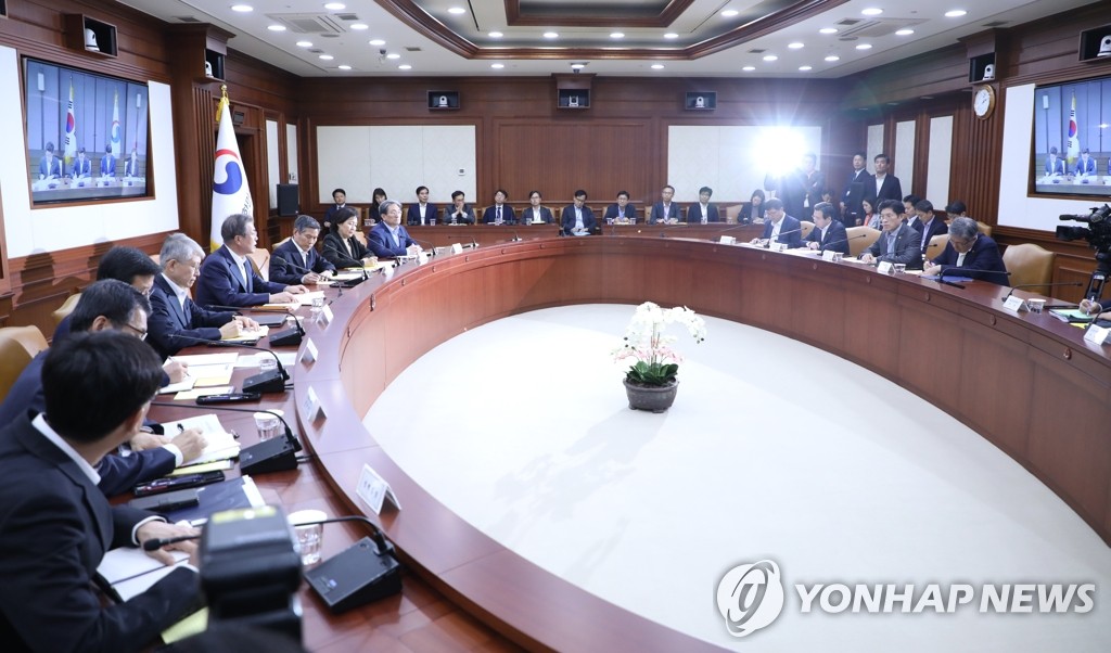 문 대통령, 경제장관회의 주재