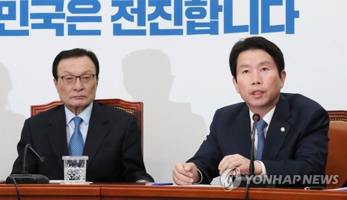 최고위원회의에서 발언하는 이인영