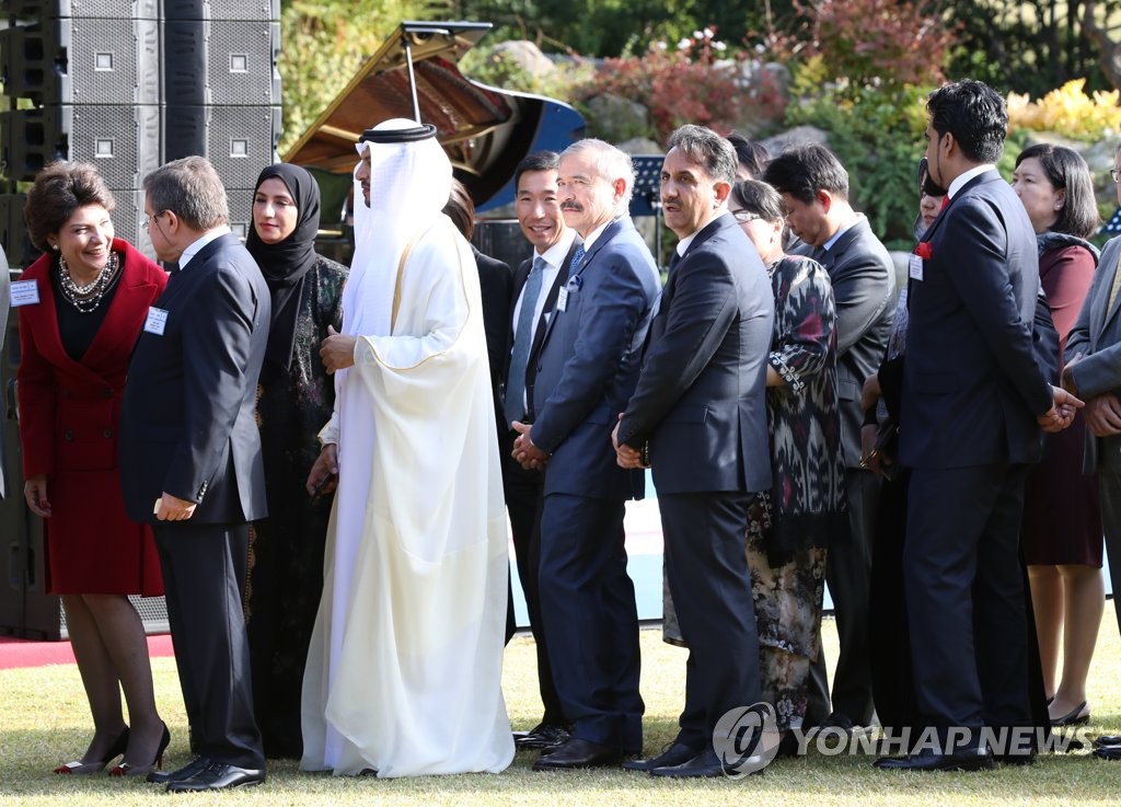 حفل استقبال على شرف رؤساء البعثات الدبلوماسية في القصر الرئاسي حفل استقبال على شرف رؤساء البعثات الدبلوماسية في القصر الرئاسي