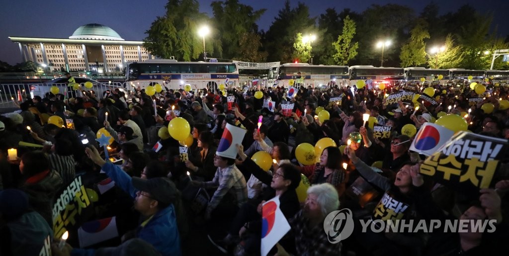 국회 앞에서 열린 검찰개혁 촉구 촛불문화제