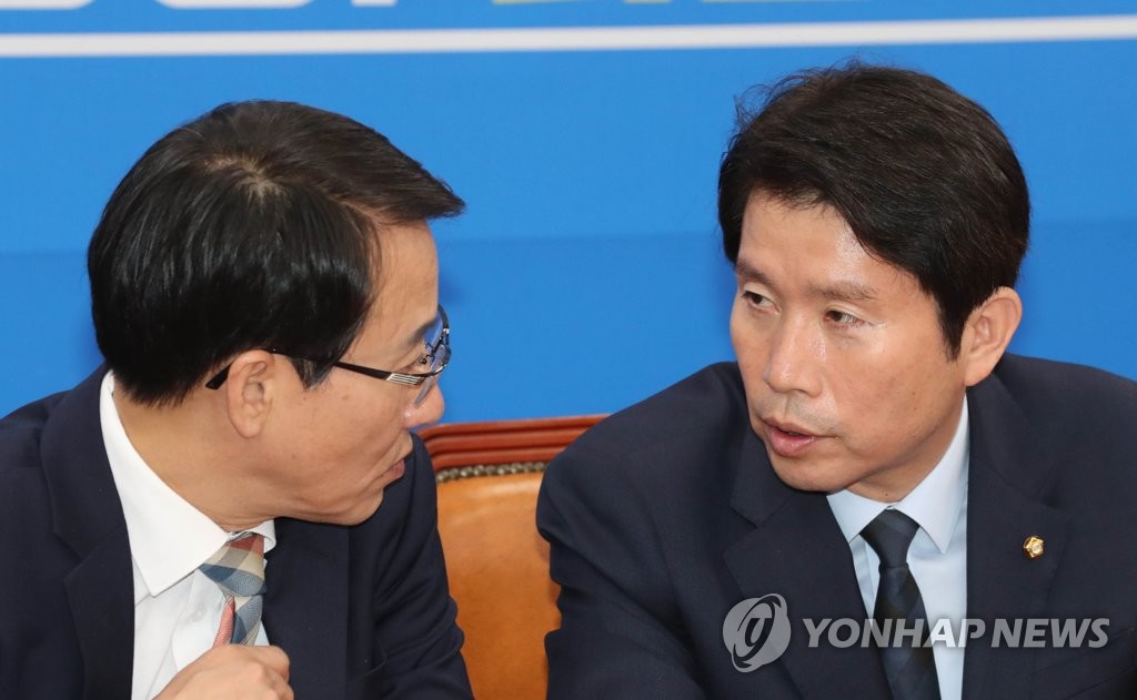 이야기하는 이인영과 이원욱