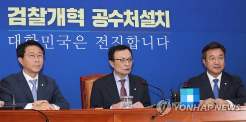 정기 기자간담회에서 모두발언하는 이해찬 대표
