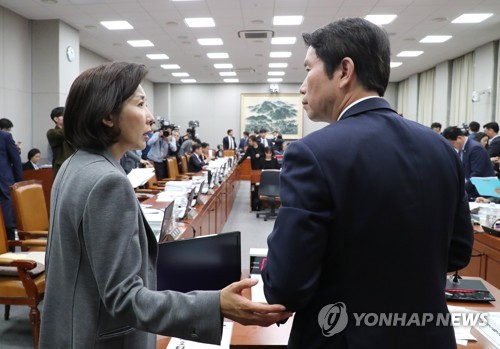 대화하는 이인영 위원장과 나경원 원내대표