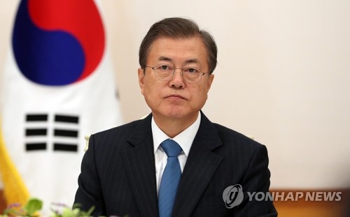 조성부 연합뉴스 사장 인사말 듣는 문 대통령