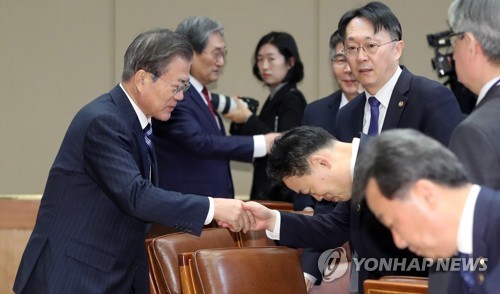 문 대통령과 법무부 차관