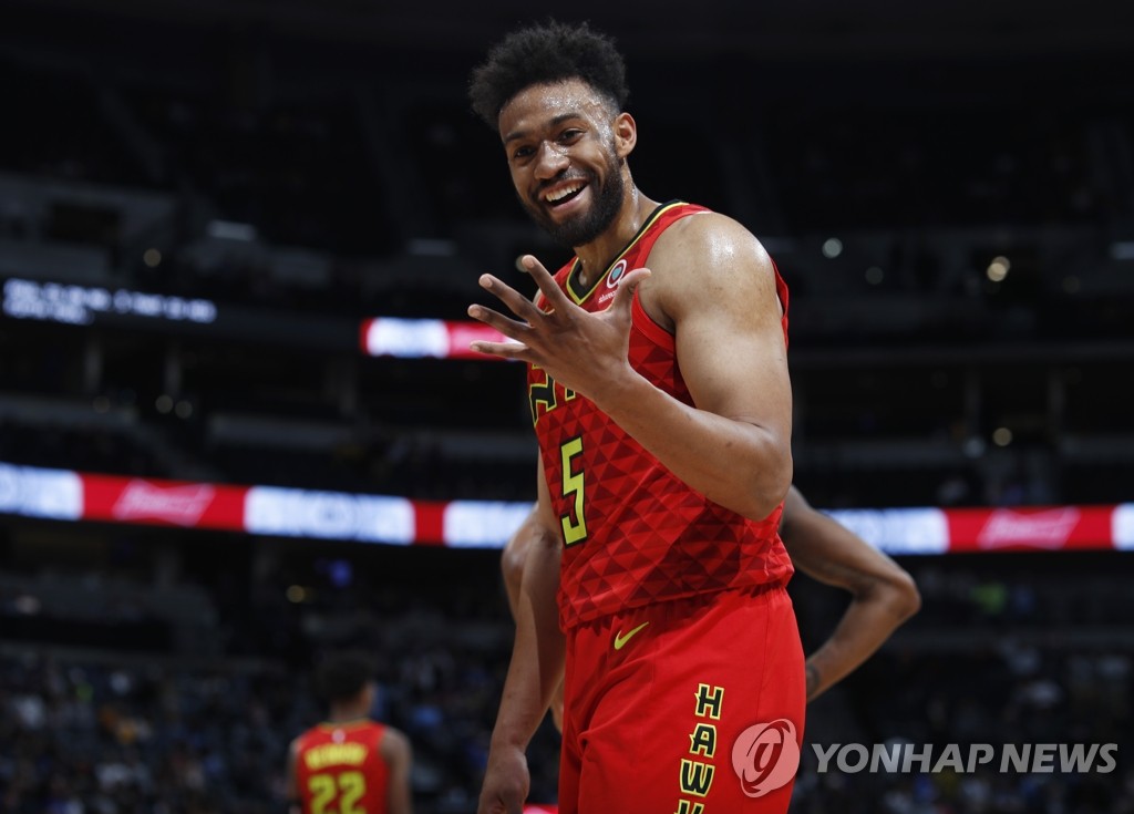 NBA 애틀랜타 파커 "파울 5번 아니야"