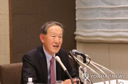한일 재개회의 후 발언하는 허창수 전경련 회장