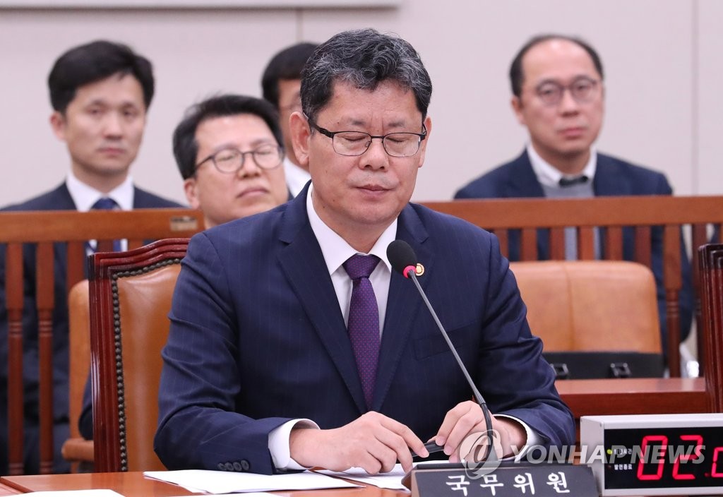 Unification minister at parliament Unification minister at parliament
