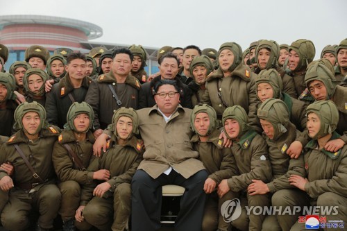 북한 김정은, 조선인민군 낙하산 침투훈련 지도
