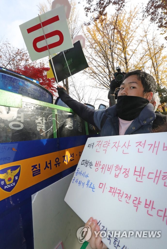 Activists stand face to face with police officers on Nov. 18, 2019, as they held a rally to protest South Korea's defense cost-sharing talks with the United States in Seoul. (Yonhap)