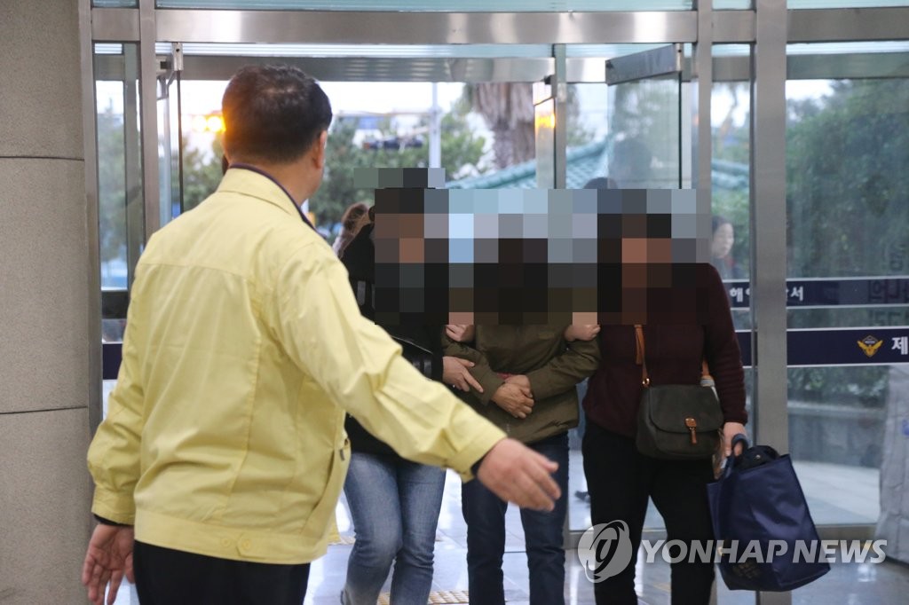 쓰러질 듯 무거운 발걸음