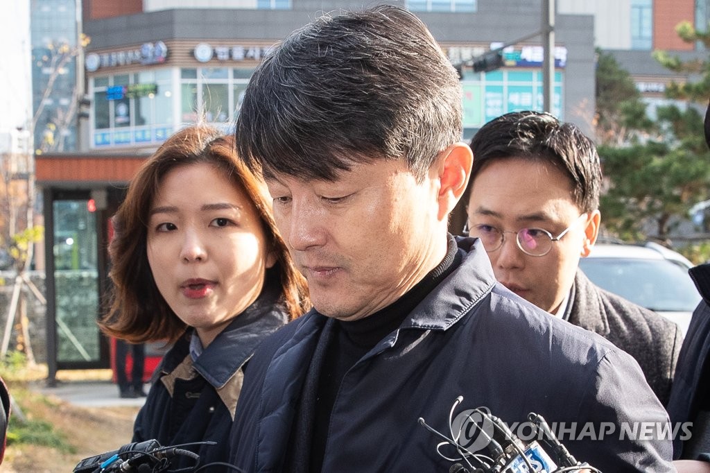 영장심사 출석하는 유재수 전 부시장