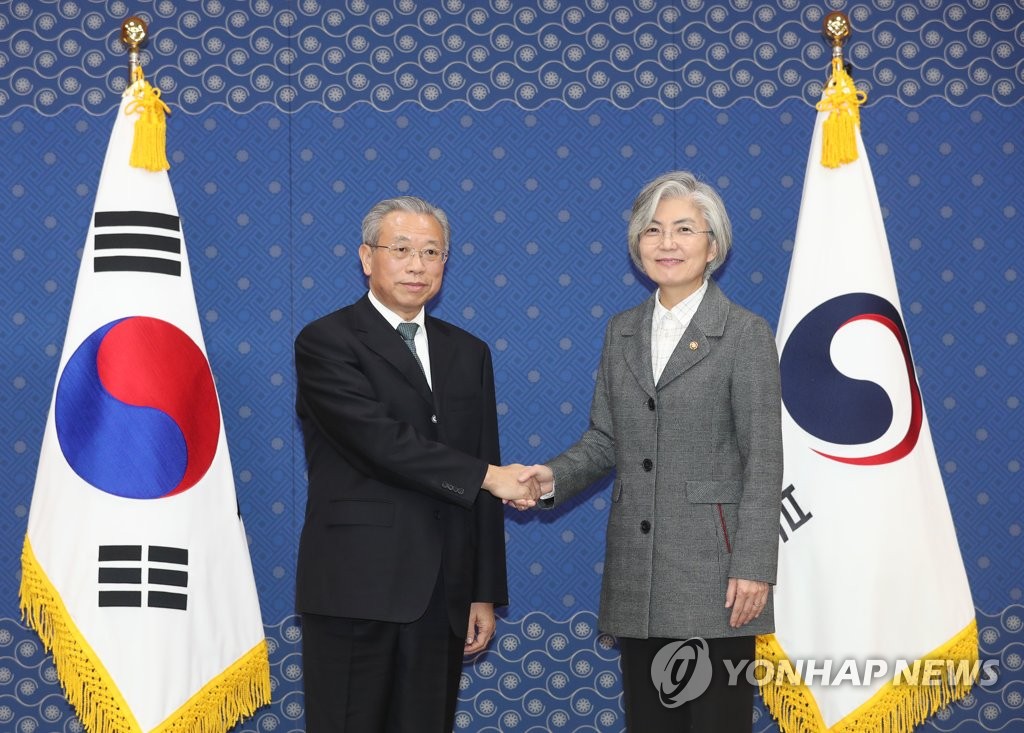 Kang Kyung-wha et Liu Jiayi Kang Kyung-wha et Liu Jiayi