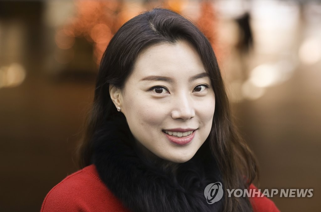 Soprano Sumi Hwang Soprano Sumi Hwang