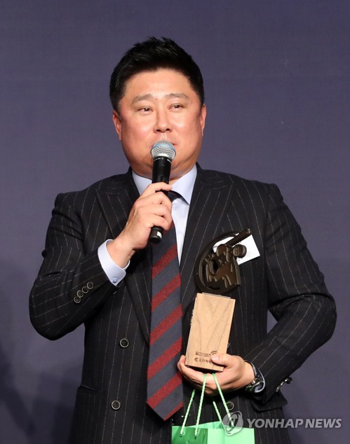 소감 말하는 김태형 감독