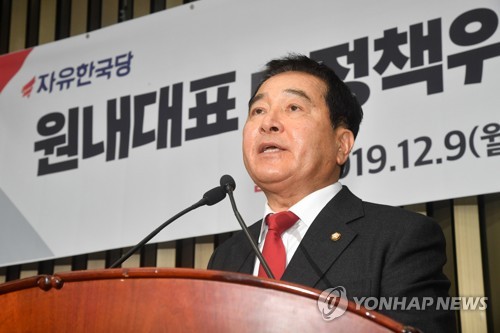 소감 밝히는 심재철 신임 원내대표