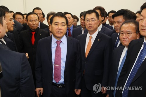 의장실 항의방문 나선 한국당