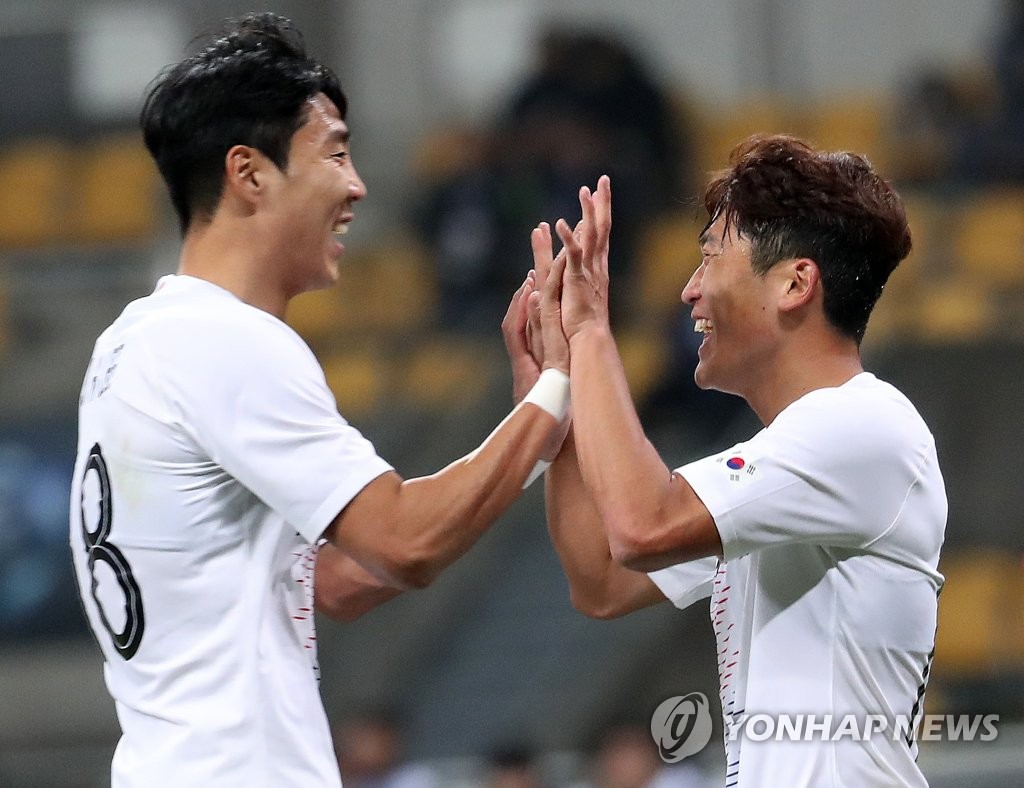 Corea del Sur gana a Hong Kong por 2-0 Corea del Sur gana a Hong Kong por 2-0