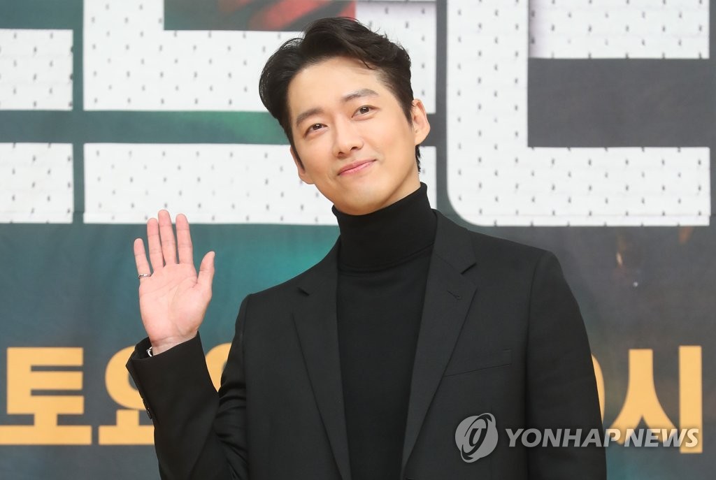 남궁민, 훈훈한 미소로