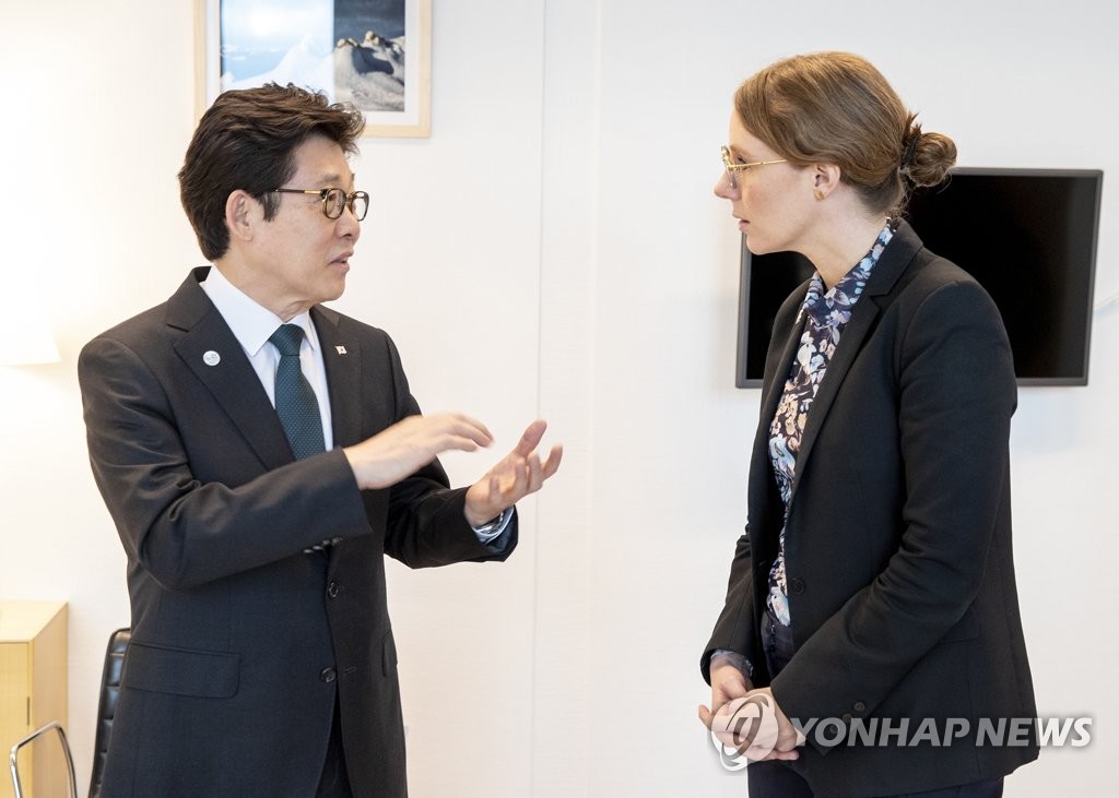 El ministro de Medio Ambiente surcoreano se reúne con su homóloga danesa El ministro de Medio Ambiente surcoreano se reúne con su homóloga danesa
