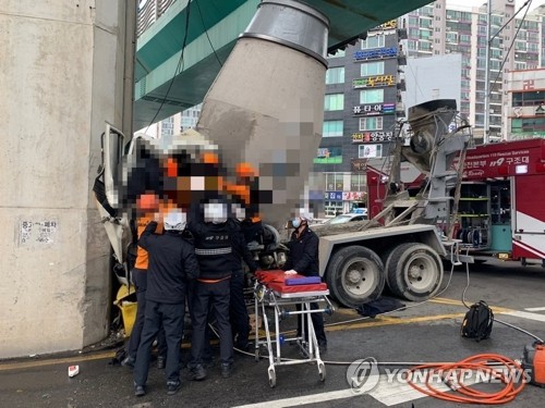 교각들이 받은 레미콘