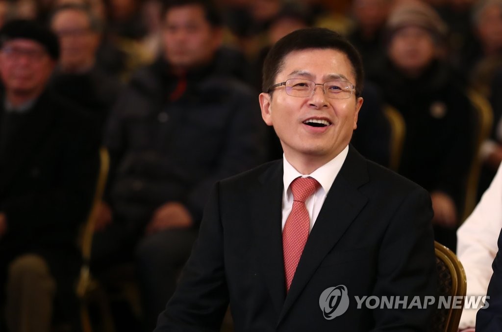 밝게 웃는 황교안 대표