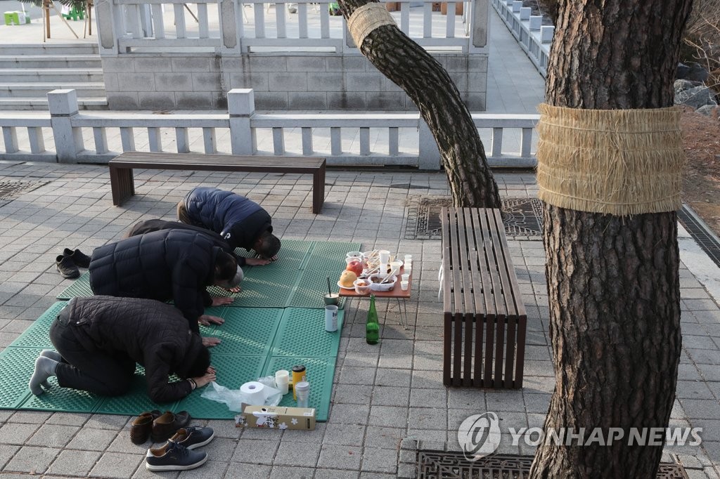 북녘 향해 올리는 절