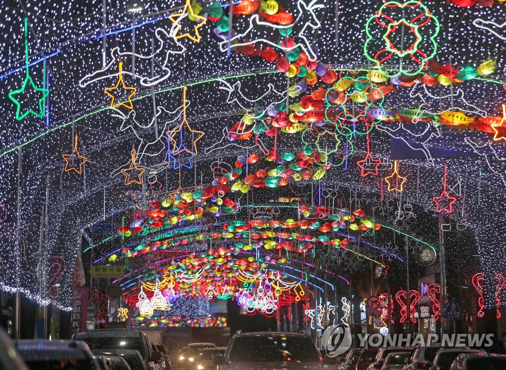 불 밝힌 화천산천어축제 거리