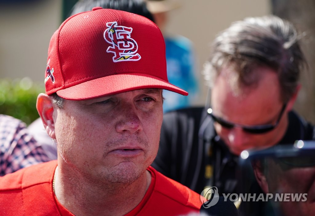 Mike Shildt, manager of the St. Louis Cardinals, speaks to reporters at Roger Dean Chevrolet Stadium in Jupiter, Florida, on Feb. 12, 2020. (Yonhap)