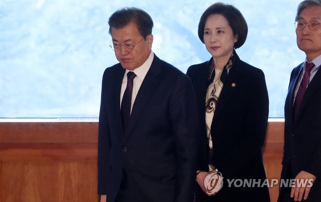 문 대통령, 신학기 코로나19 대책 논의